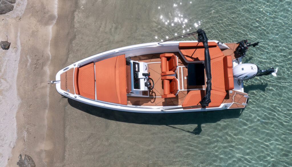 Grand Swan boat near Diaporos Island – top-rated rental in Halkidiki.