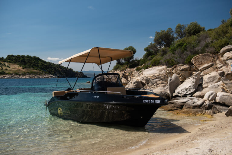 Luxury Black Swan boat available for rental in Vourvourou, Halkidiki – ideal for daily cruises.